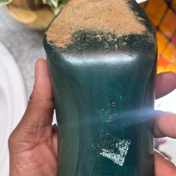 Vintage 1980’s Bruno Magli Size 8 Green Leather Heels with Croc Bow - Picture 7 of 17